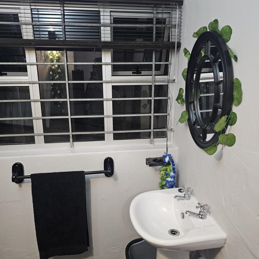 To Let 1 Bedroom Property for Rent in Mount Croix Eastern Cape